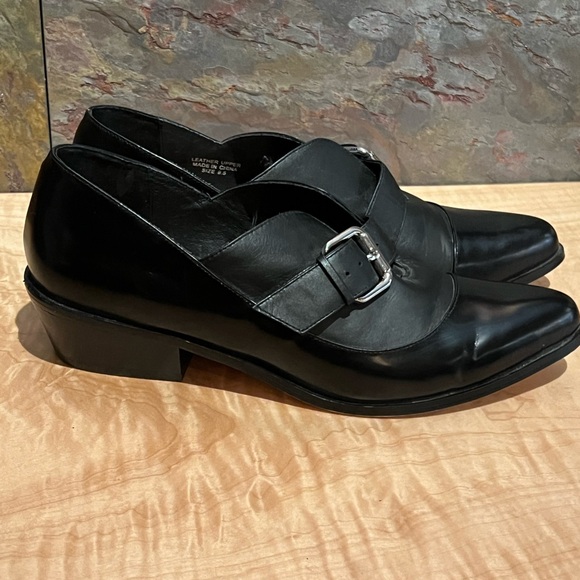Pure Navy Brand, high end shoe,9.5, patent and buttery black leather, adj buckle - Picture 4 of 14